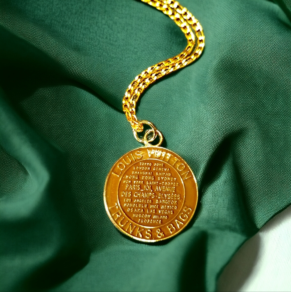 Round charm on a gold plated stainless steel chain